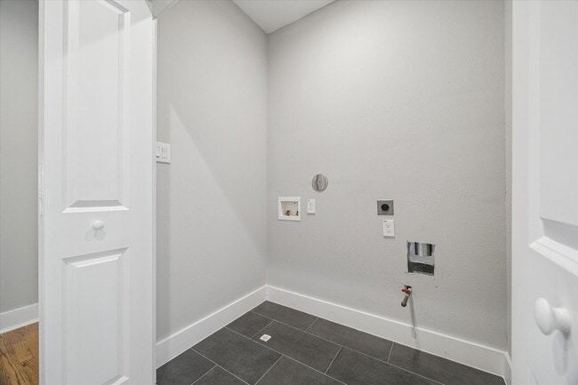 Building Photo - 1003 E 28th St