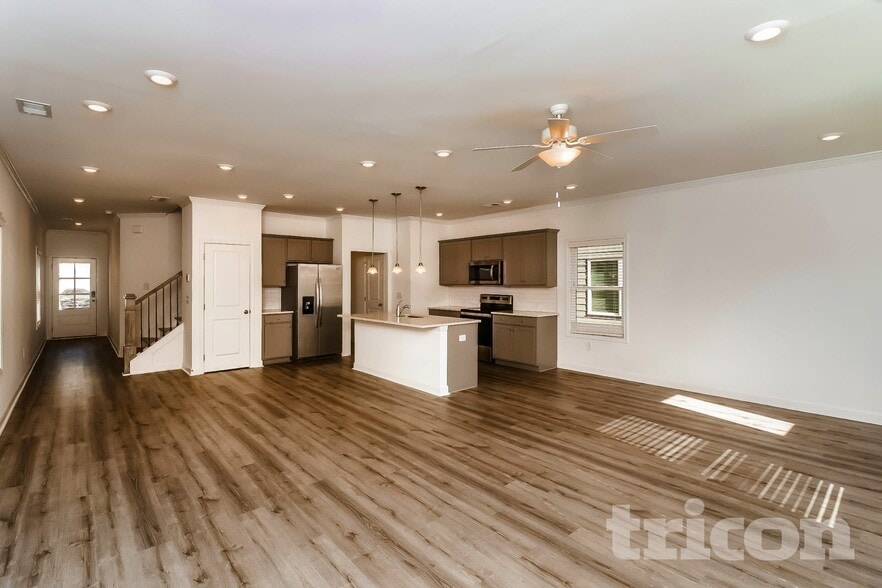 Building Photo - 146 E Rdg Wy