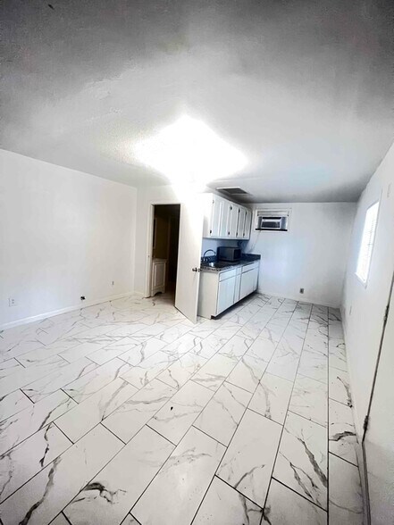 Building Photo - 7949 Blue St