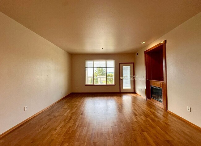Building Photo - 1850 SW Scenic Heights St