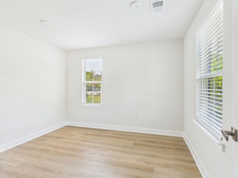 Building Photo - 9600 Laurel Ridge Ct