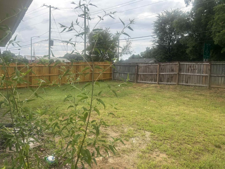 Building Photo - 4002 Sandstone Dr
