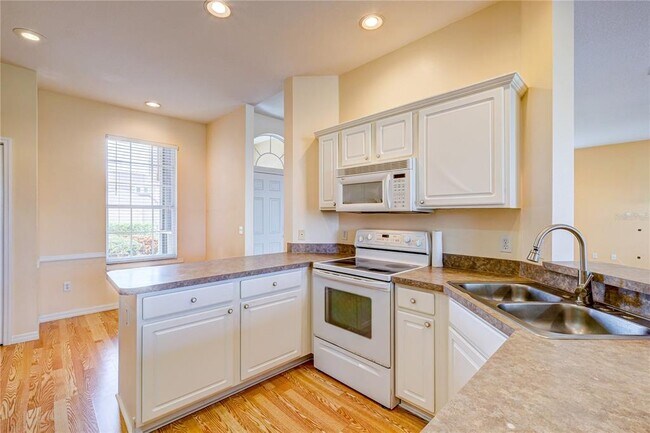 Building Photo - 5621 52nd Ave W