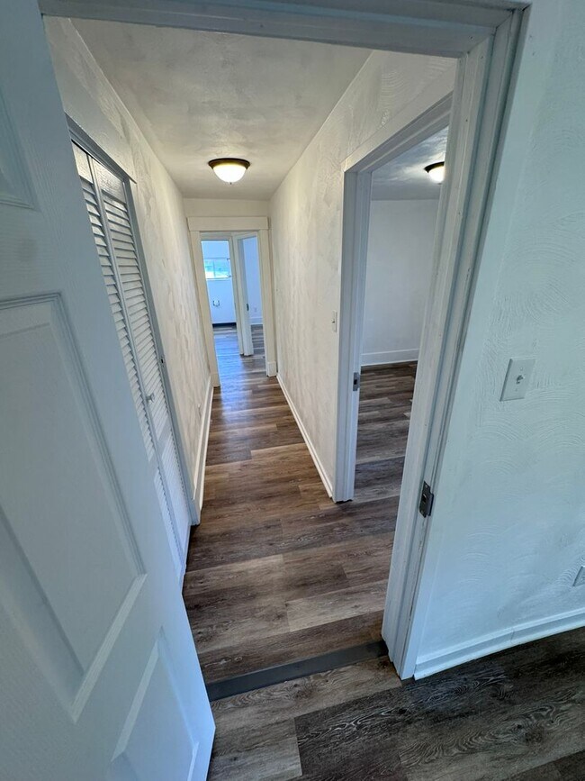 Building Photo - Fully Updated 3-Bed 1-Bath House w/ Covered Porch in Christy Park!!!