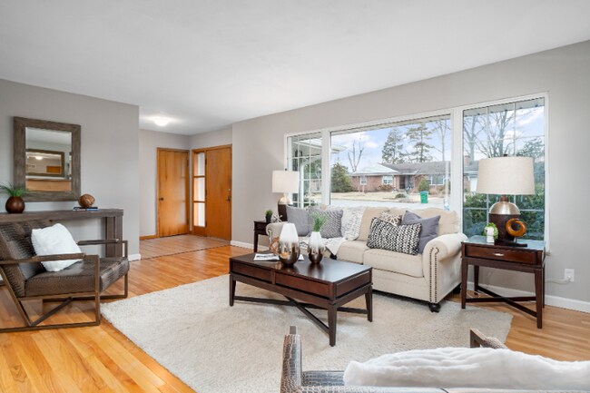 Building Photo - 1506 Starling Dr