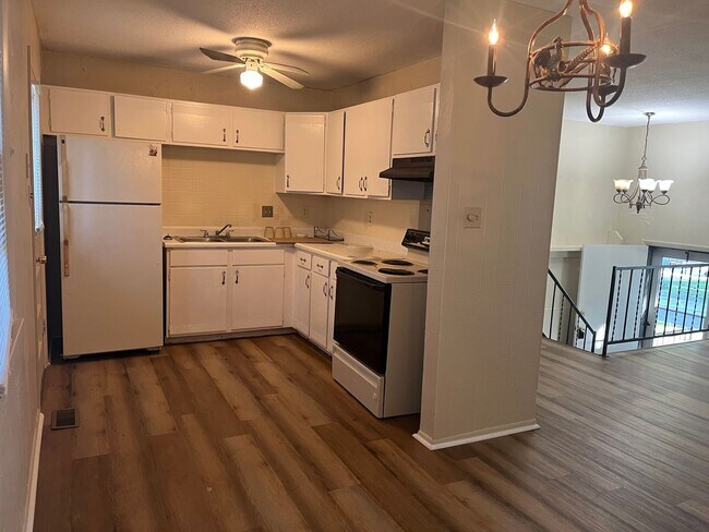 Building Photo - 3 BEDROOM 1 FULL BATH HOME WITH LIVING ROOM & REC ROOM, SINGLE GARAGE AND LARGE BACKYARD