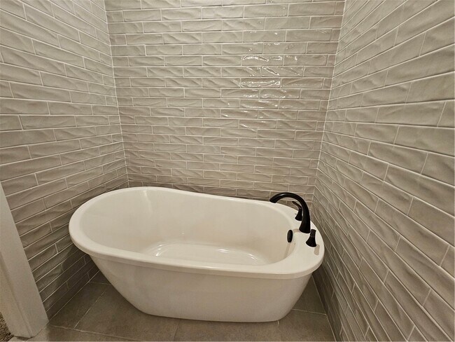 Building Photo - 7102 SW High Meadow Blvd