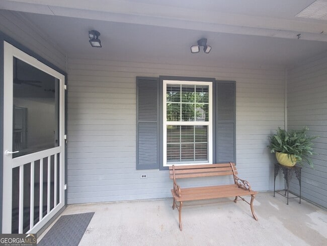 Building Photo - 235 Winona Dr