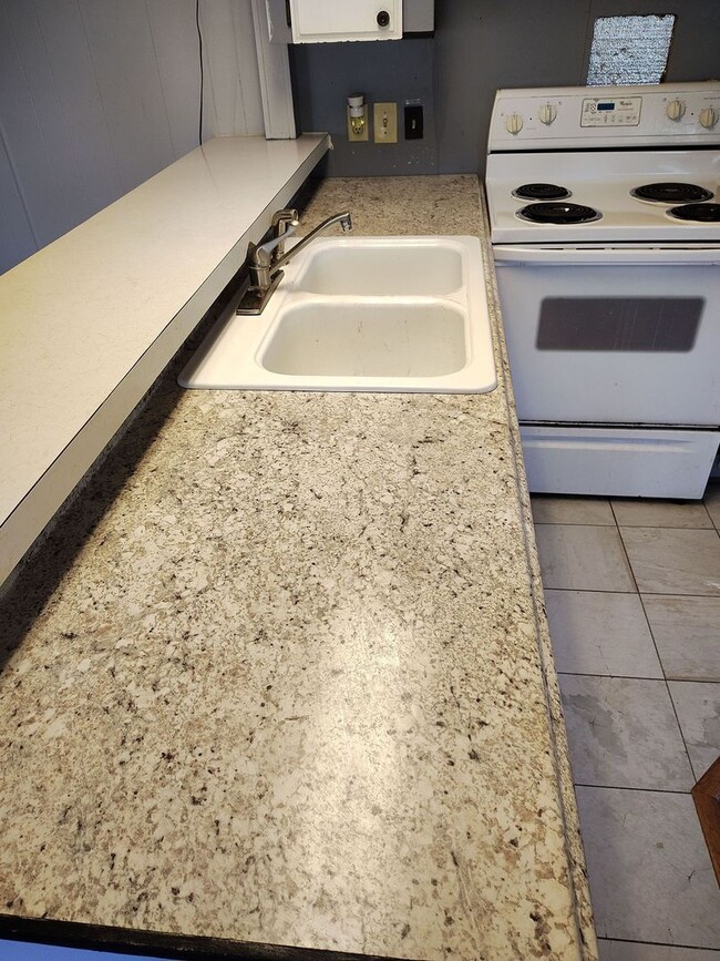 Building Photo - 1819 Green Siding Rd