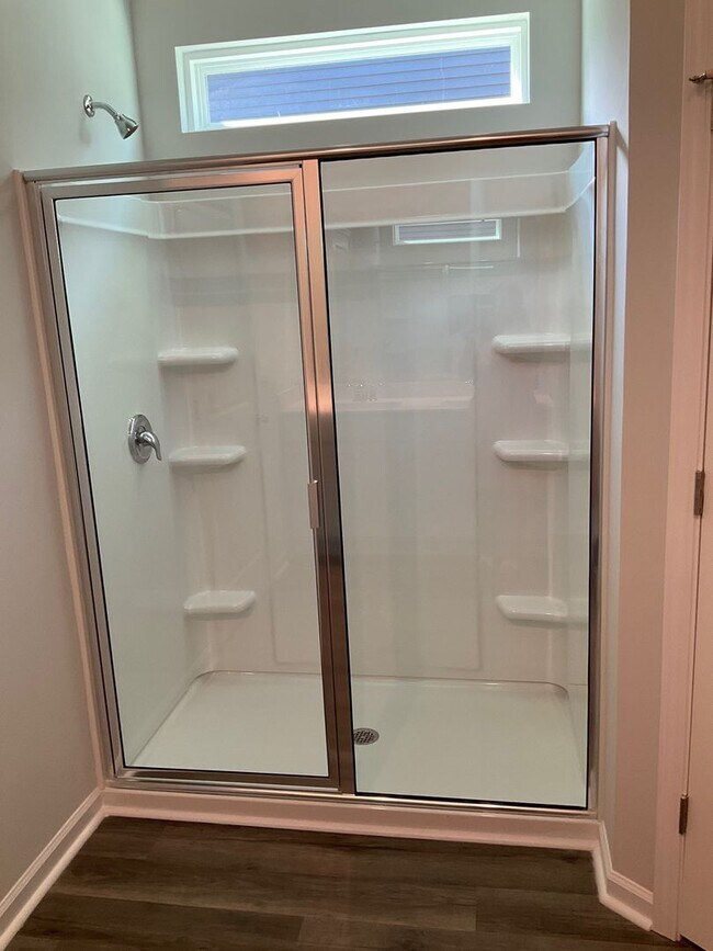 Building Photo - Welcome to this stunning townhouse in Leland, NC!