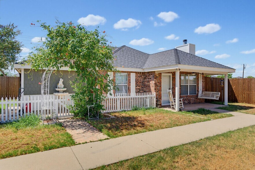 Building Photo - 286 Pilgrim Rd