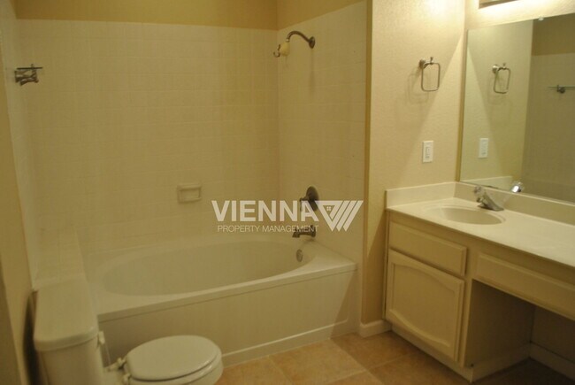 Building Photo - 4073 N Country Dr