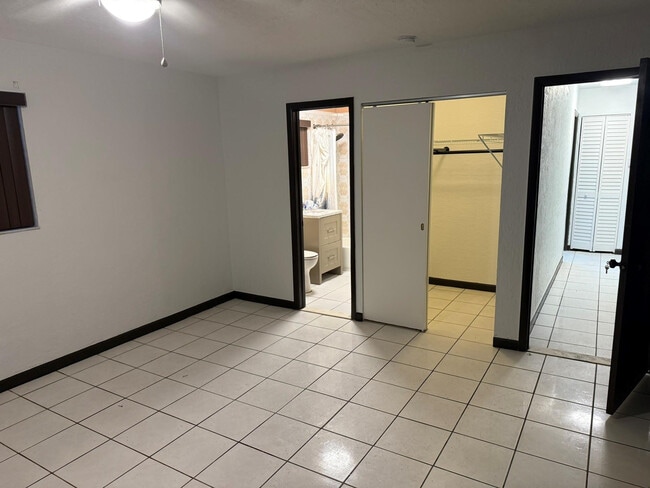 Building Photo - 429 NW 15th Ave