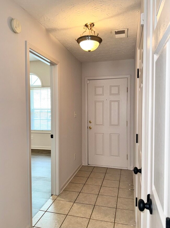 Building Photo - 2216 Prescott Ln