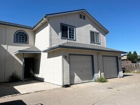 Building Photo - 2511 E Spruce St