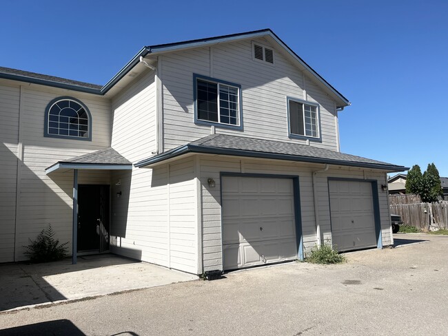 Building Photo - 2511 E Spruce St