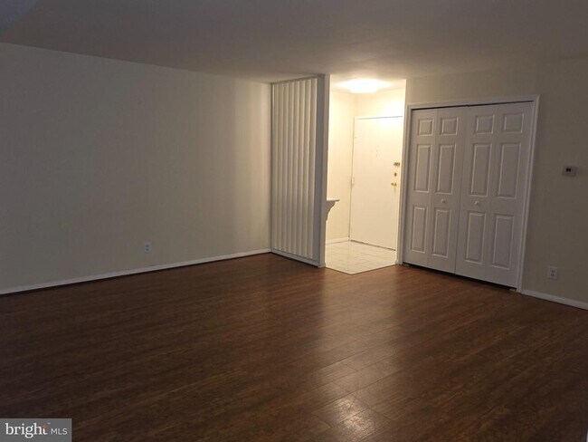 Building Photo - 111 Donzen Dr