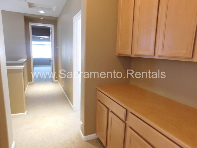 Building Photo - Wonderful 3 bd/2.5 ba Elk Grove Home with 2 Car Garage