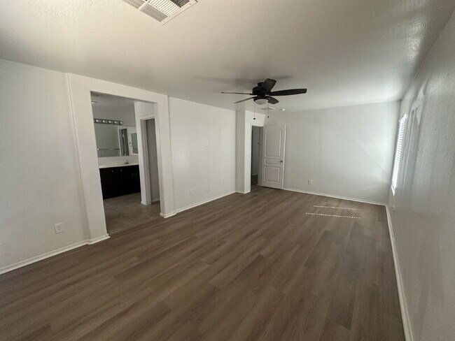 Building Photo - 3797 E Santa Fe Ln