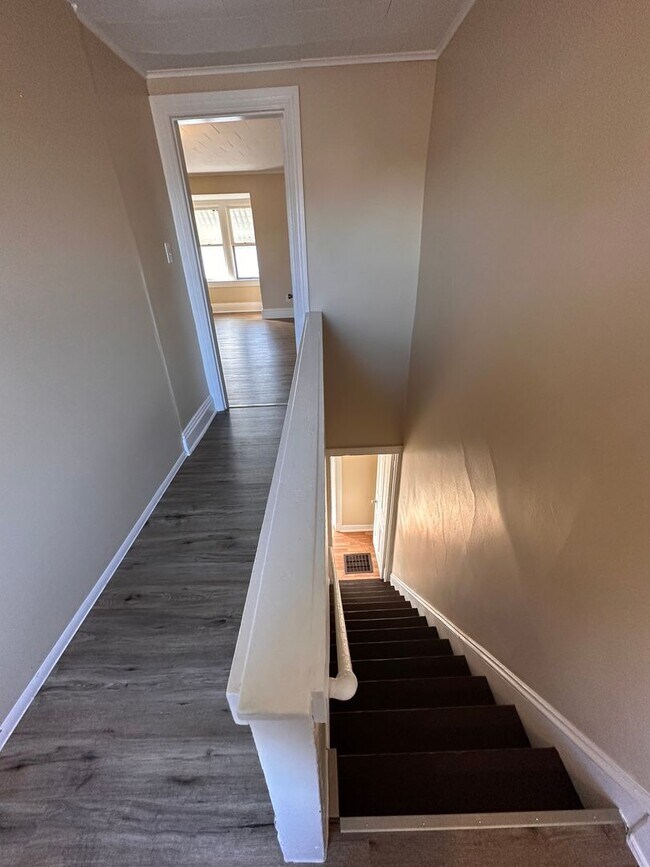 Building Photo - 121 N State St