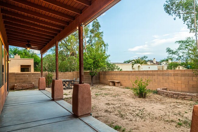 Building Photo - 7561 E Truces Pl