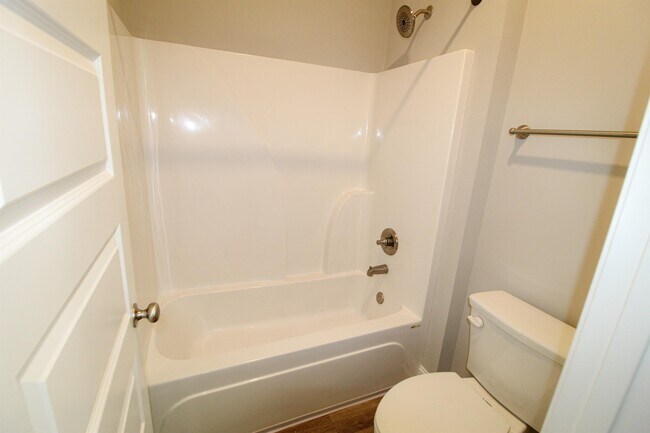 Building Photo - 512 Belmont Ave