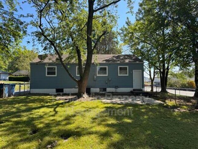 Building Photo - 8629 Elwyn Dr