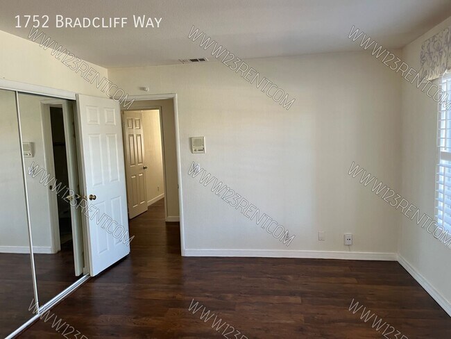 Building Photo - 1752 Bradcliff Way