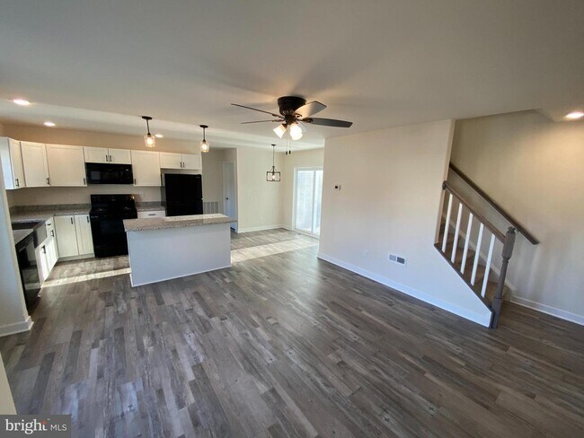 Building Photo - 316 3rd St