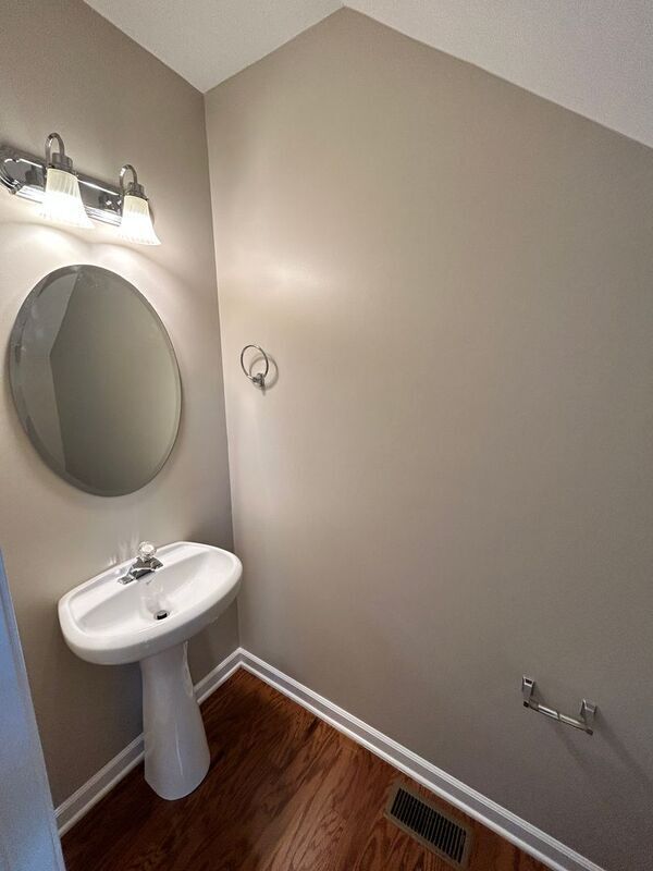 Building Photo - 7102 Lenox Village Dr