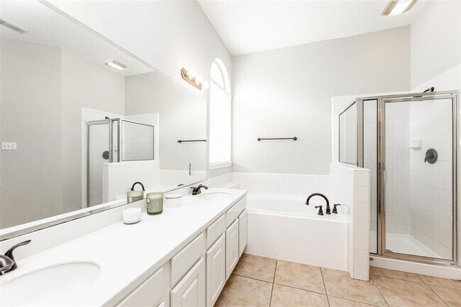 Building Photo - 4615 Plantation Colony Dr