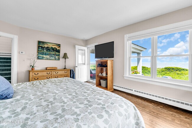 Building Photo - 1612 Ocean Ave N