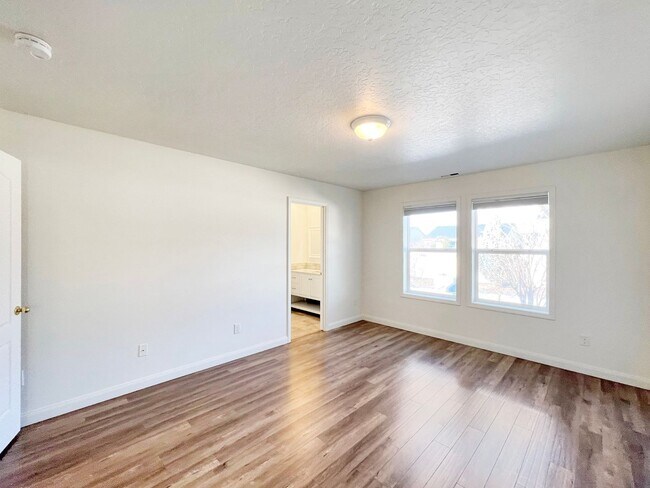 Building Photo - Suburban Dream: Exquisite 3BR Retreat with Modern Comforts and a Pet-Friendly Yard in Meridian