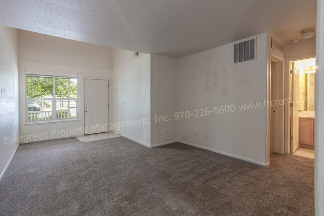 Building Photo - 3 Bedroom Town-home in Northeast Fort Coll...