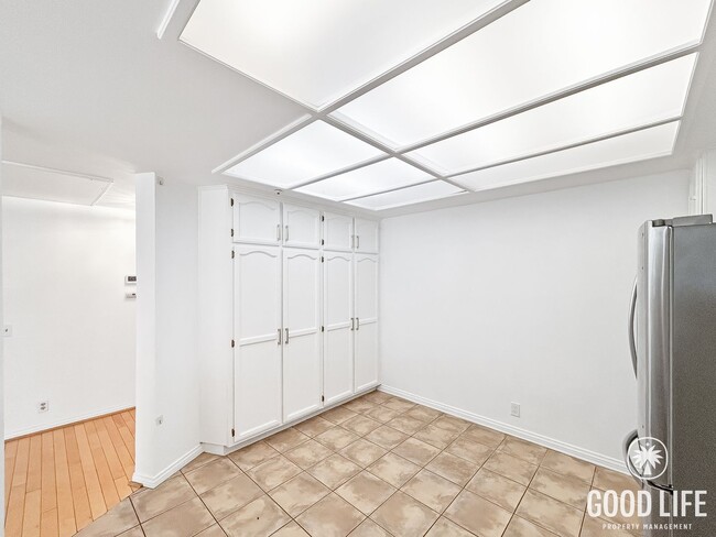 Building Photo - Beautiful 2BD/2BA w/ A/C, Reserved Parking, and In-Unit Laundry in Mission Valley!