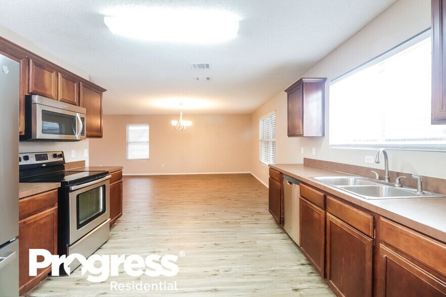 Building Photo - 317 Blairwood Dr