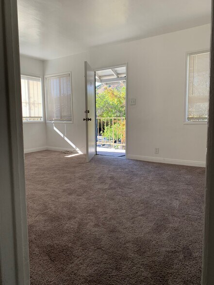 Building Photo - 4137 Chevy Chase Dr