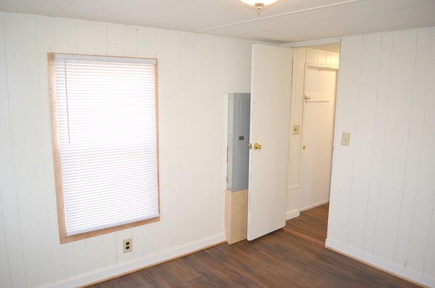 Building Photo - 553 Patton St