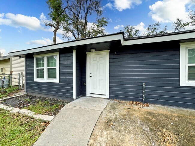 Building Photo - 2902 Elser St