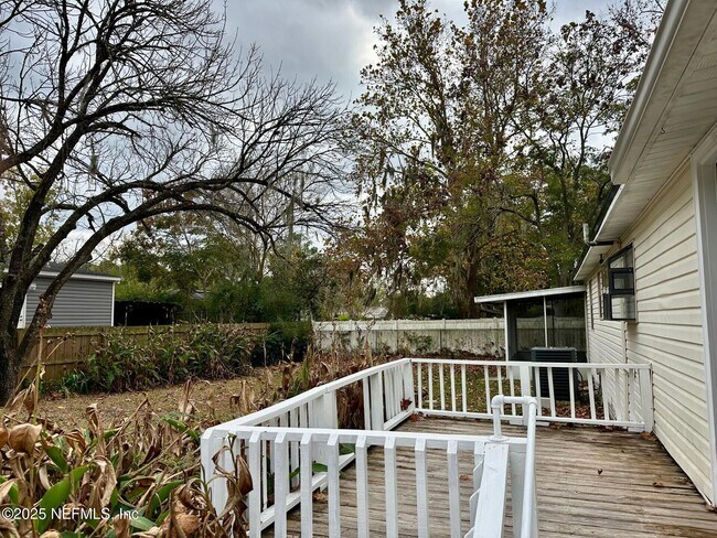 Building Photo - 13625 Hollings St