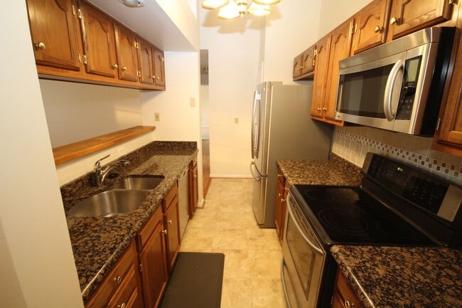 Building Photo - 1002 Jessicas Ct