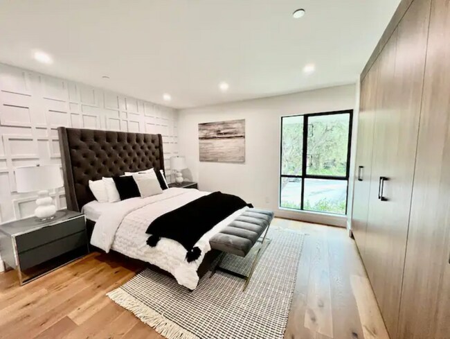 Building Photo - 16105 Clear Oak Dr