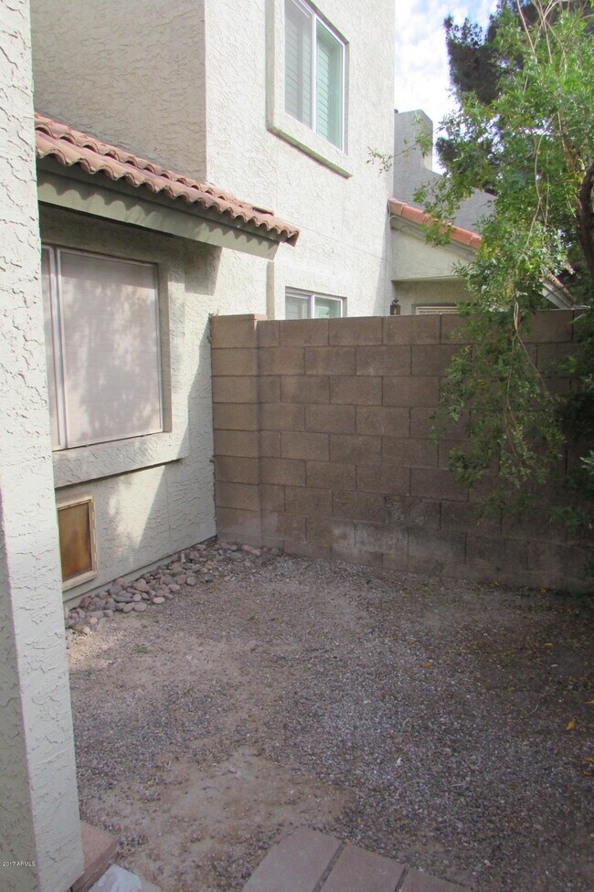 Building Photo - 222 E Brown Rd