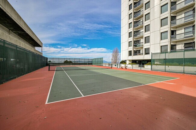 Building Photo - Stunning views of SF and the Bay from the ...