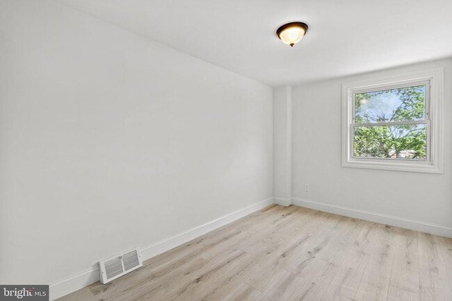 Building Photo - 2119 Delmar Dr