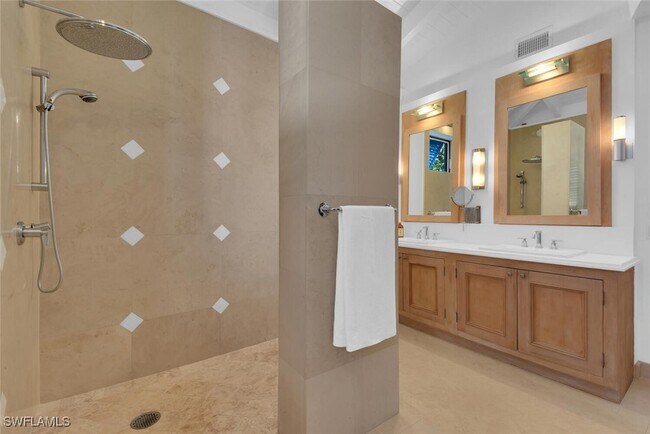 Building Photo - 795 18th Ave S