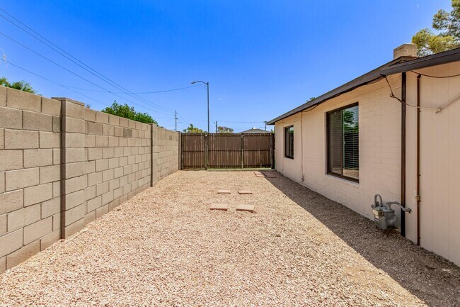 Building Photo - 4546 N 10th St