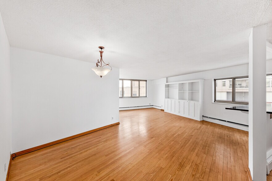 Building Photo - 1919 N Summit Ave