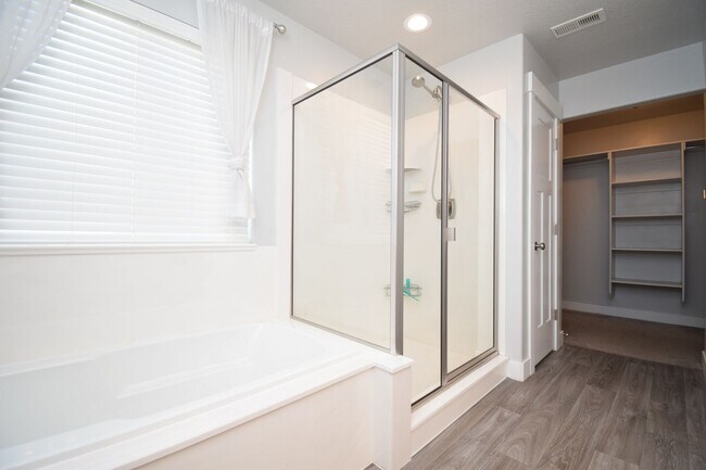 Building Photo - Quiet Family Friendly 4 Bed Home in Bluffdale!!