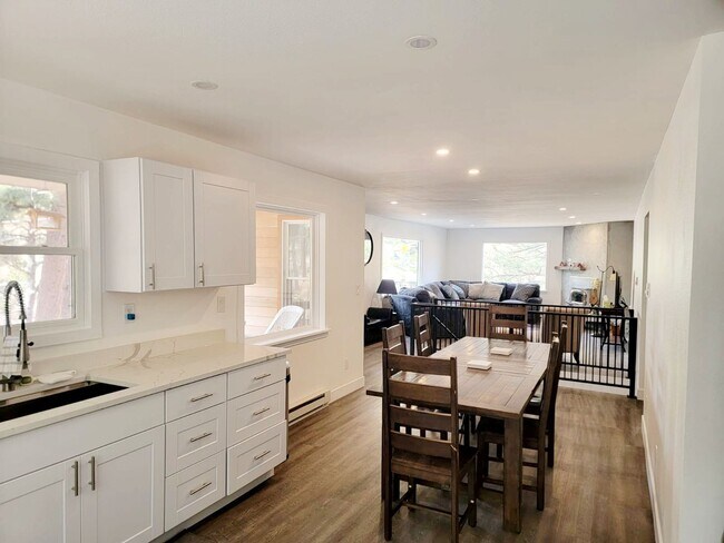 Building Photo - Spacious 4-bedroom + study home; Includes Hot tub and Pool Table - Avail. Now!